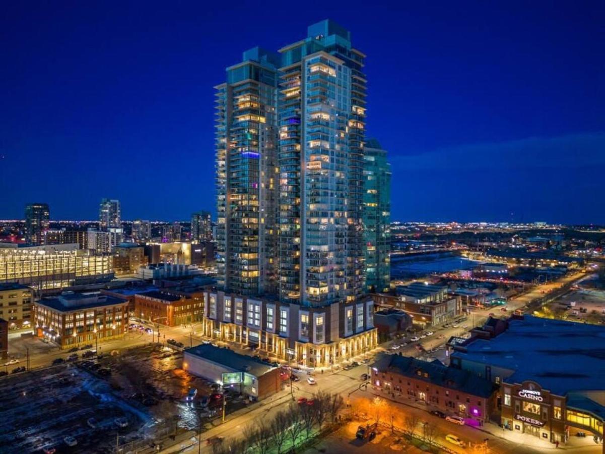 Luxury Apartment On The 9Th Floor Near Stampede, Complimentary Wine, 2 Car Ug Parking YYC المظهر الخارجي الصورة