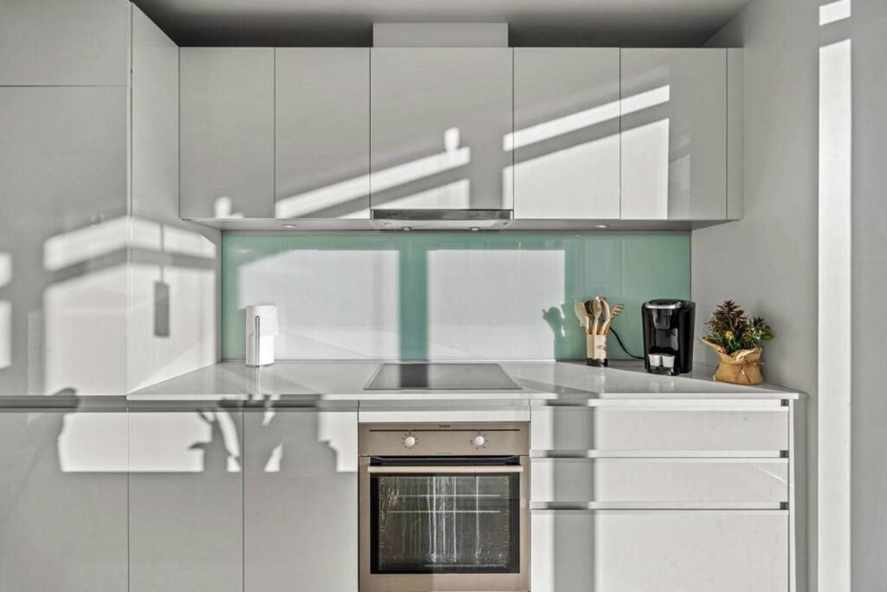 Luxury Apartment On The 9Th Floor Near Stampede, Complimentary Wine, 2 Car Ug Parking YYC المظهر الخارجي الصورة