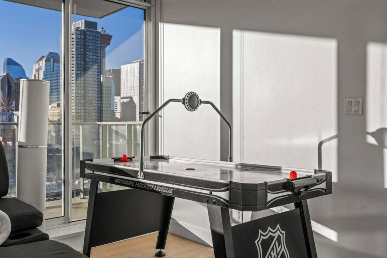 Luxury Apartment On The 9Th Floor Near Stampede, Complimentary Wine, 2 Car Ug Parking YYC المظهر الخارجي الصورة