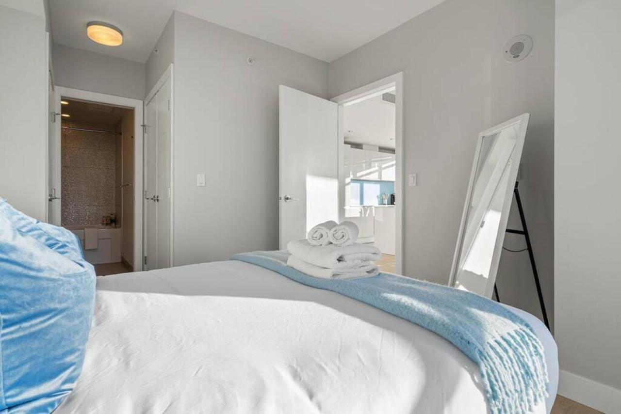Luxury Apartment On The 9Th Floor Near Stampede, Complimentary Wine, 2 Car Ug Parking YYC المظهر الخارجي الصورة