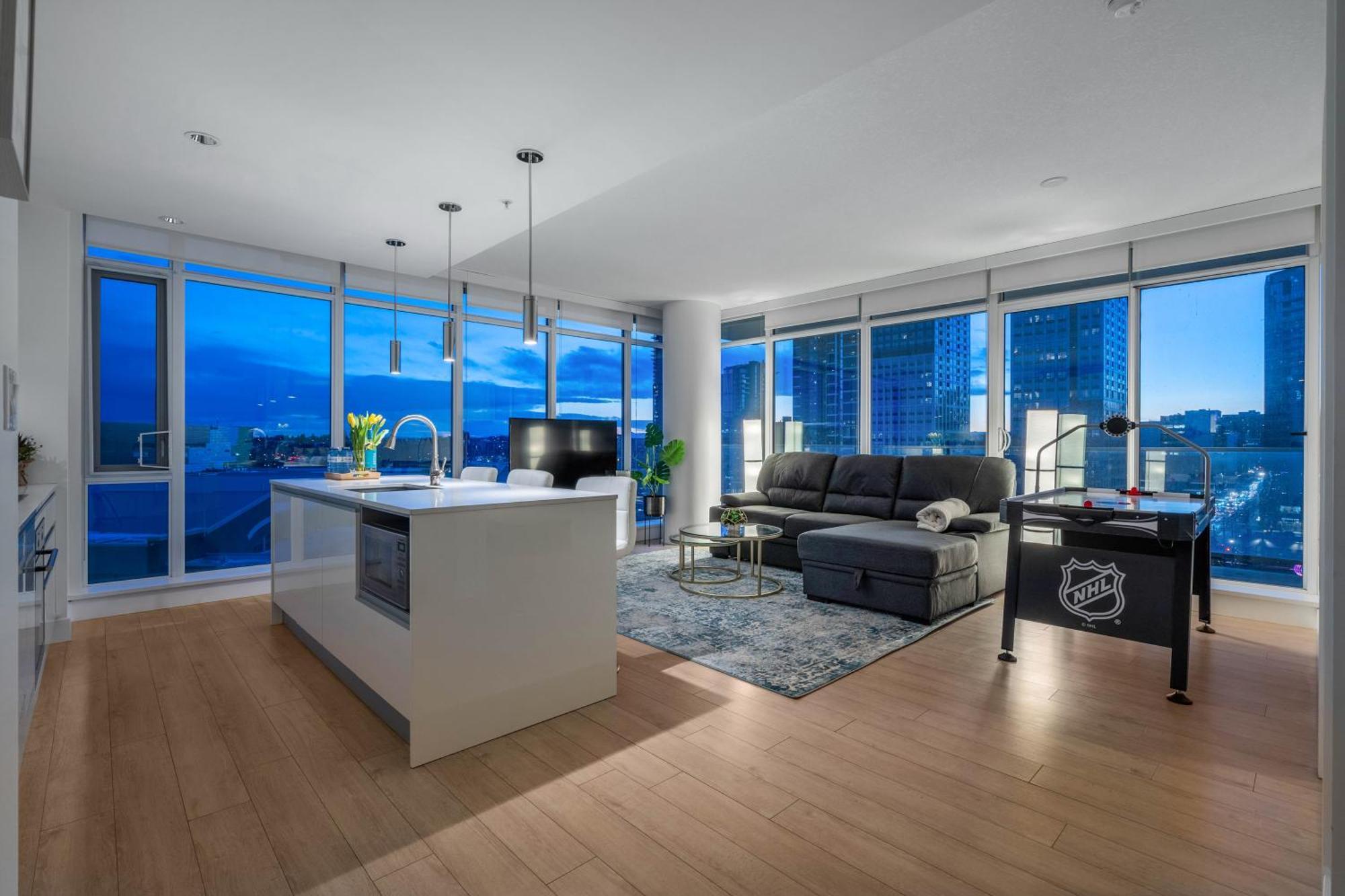 Luxury Apartment On The 9Th Floor Near Stampede, Complimentary Wine, 2 Car Ug Parking YYC المظهر الخارجي الصورة