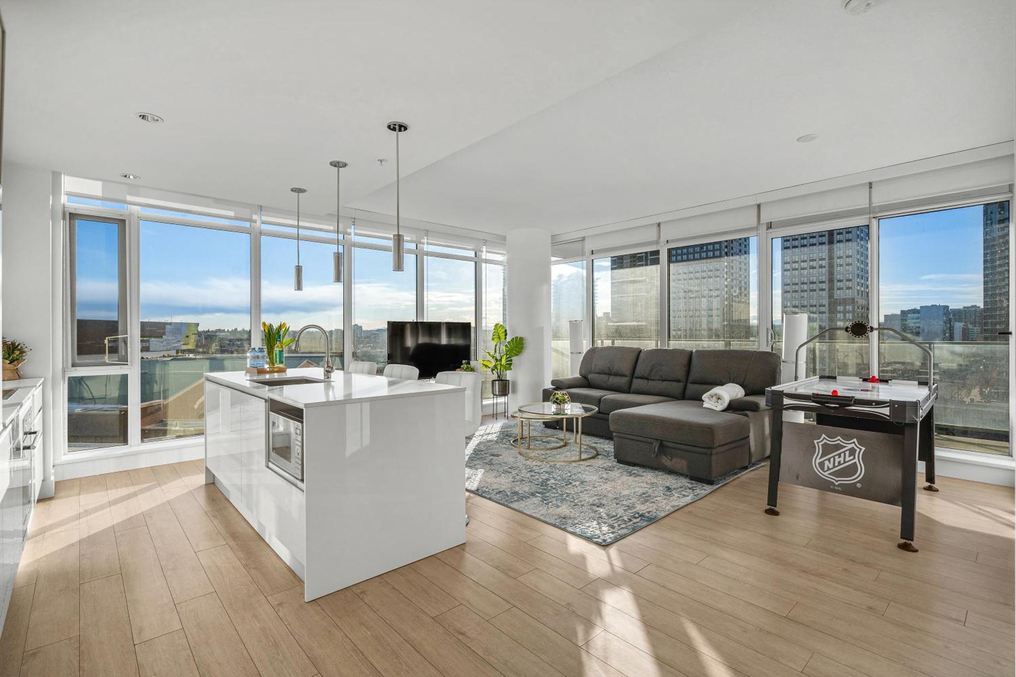 Luxury Apartment On The 9Th Floor Near Stampede, Complimentary Wine, 2 Car Ug Parking YYC المظهر الخارجي الصورة