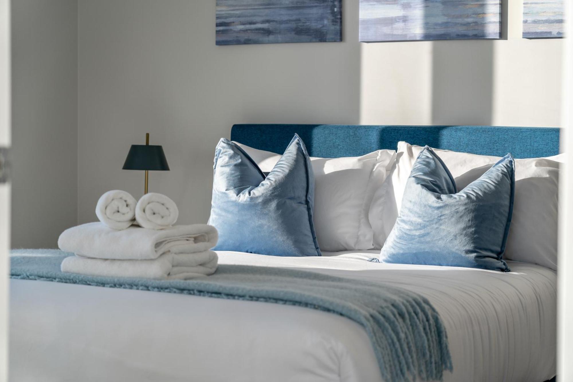 Luxury Apartment On The 9Th Floor Near Stampede, Complimentary Wine, 2 Car Ug Parking YYC المظهر الخارجي الصورة